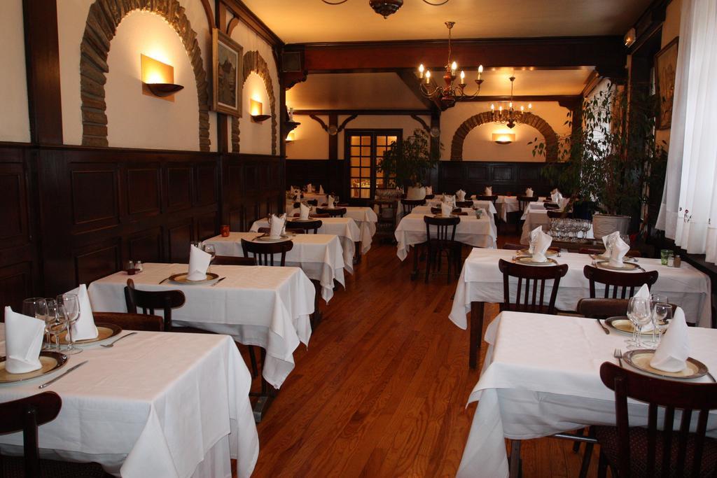 Logis Hotel Restaurant Des Voyageurs Pont-de-Salars Oda fotoğraf