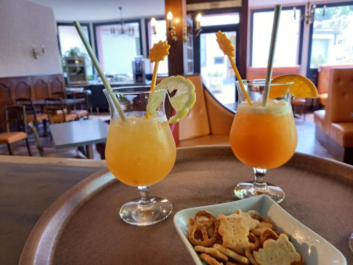 Logis Hotel Restaurant Des Voyageurs Pont-de-Salars Dış mekan fotoğraf