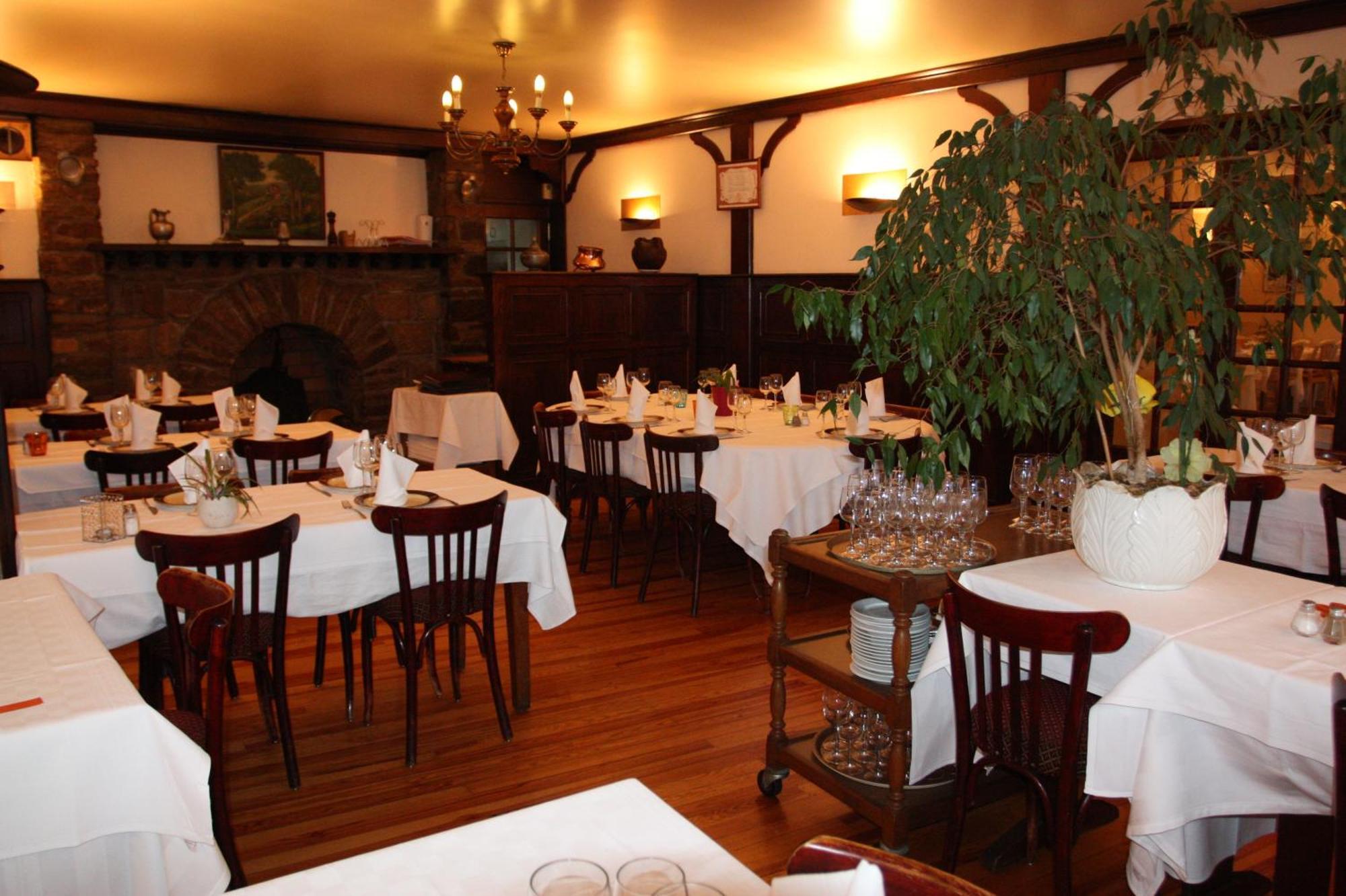 Logis Hotel Restaurant Des Voyageurs Pont-de-Salars Oda fotoğraf