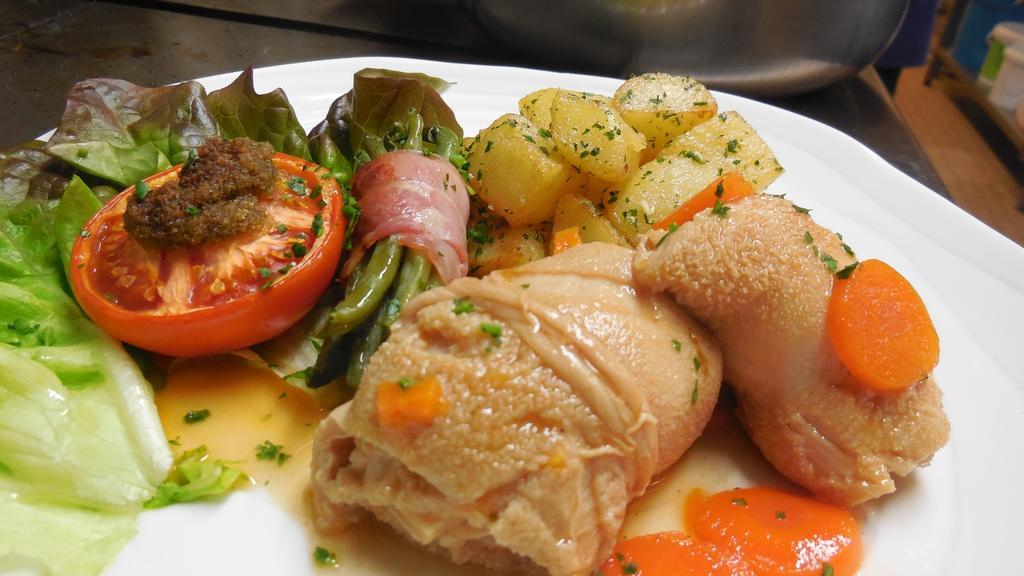 Logis Hotel Restaurant Des Voyageurs Pont-de-Salars Dış mekan fotoğraf
