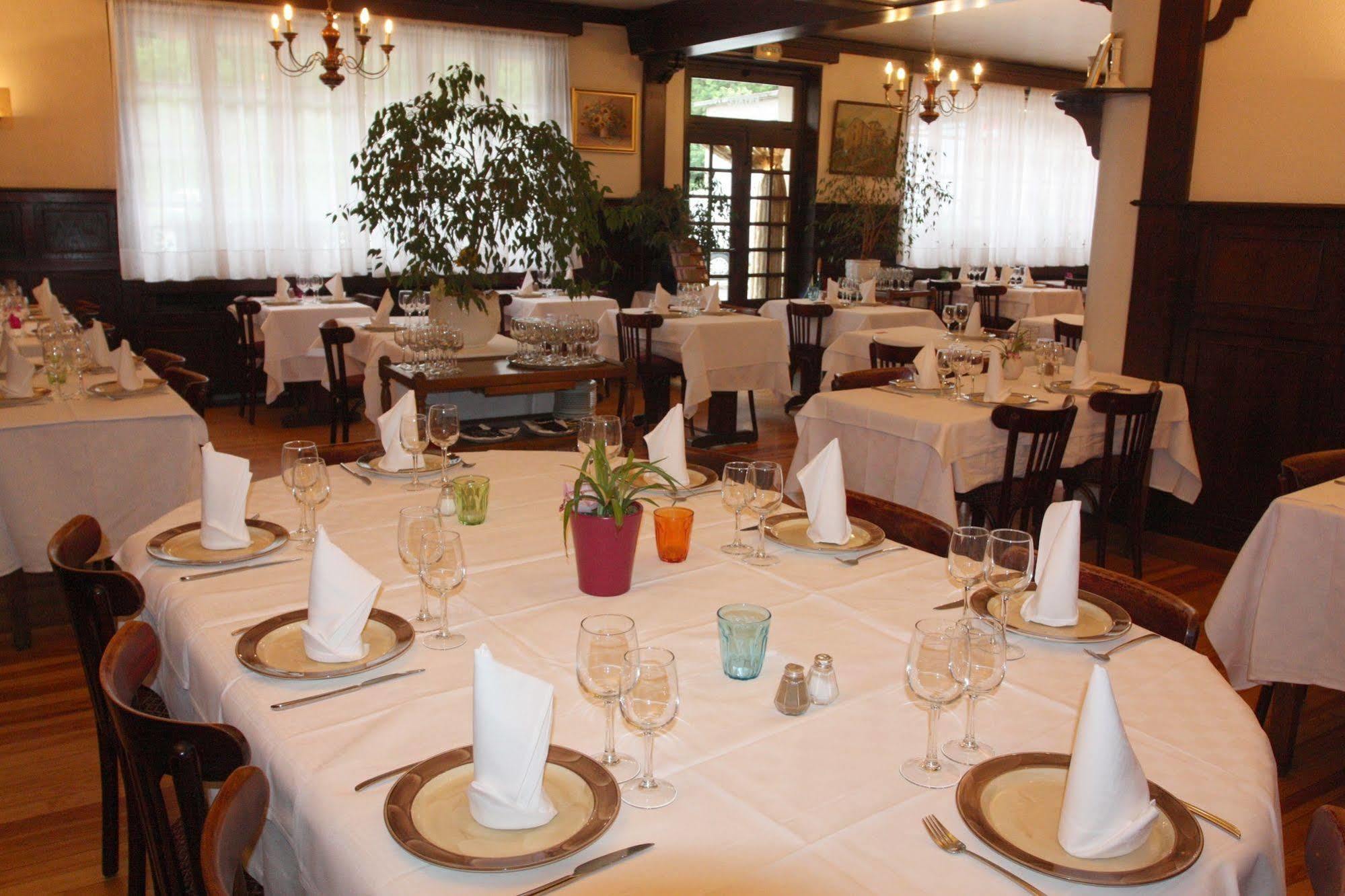 Logis Hotel Restaurant Des Voyageurs Pont-de-Salars Dış mekan fotoğraf