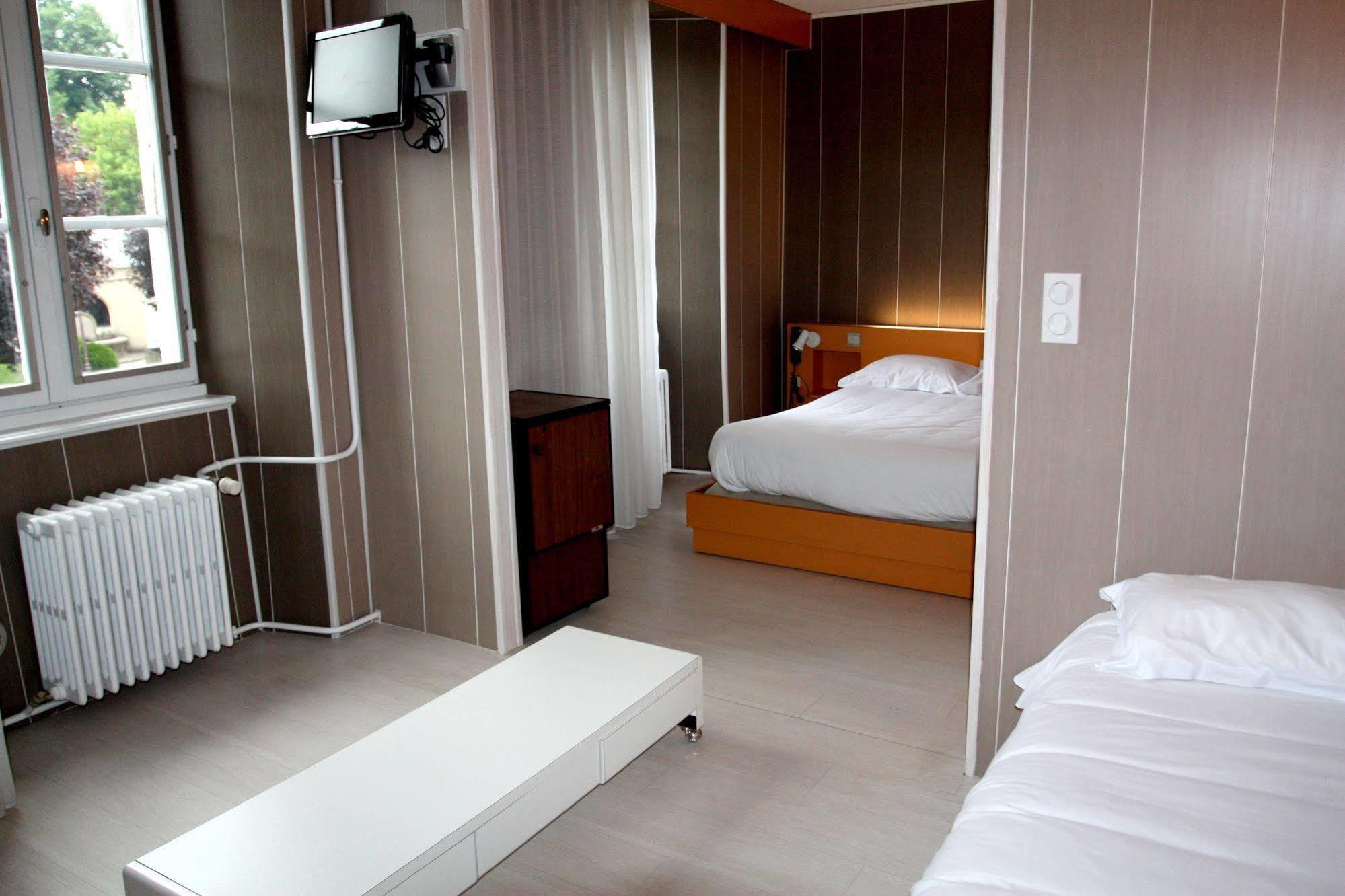 Logis Hotel Restaurant Des Voyageurs Pont-de-Salars Dış mekan fotoğraf