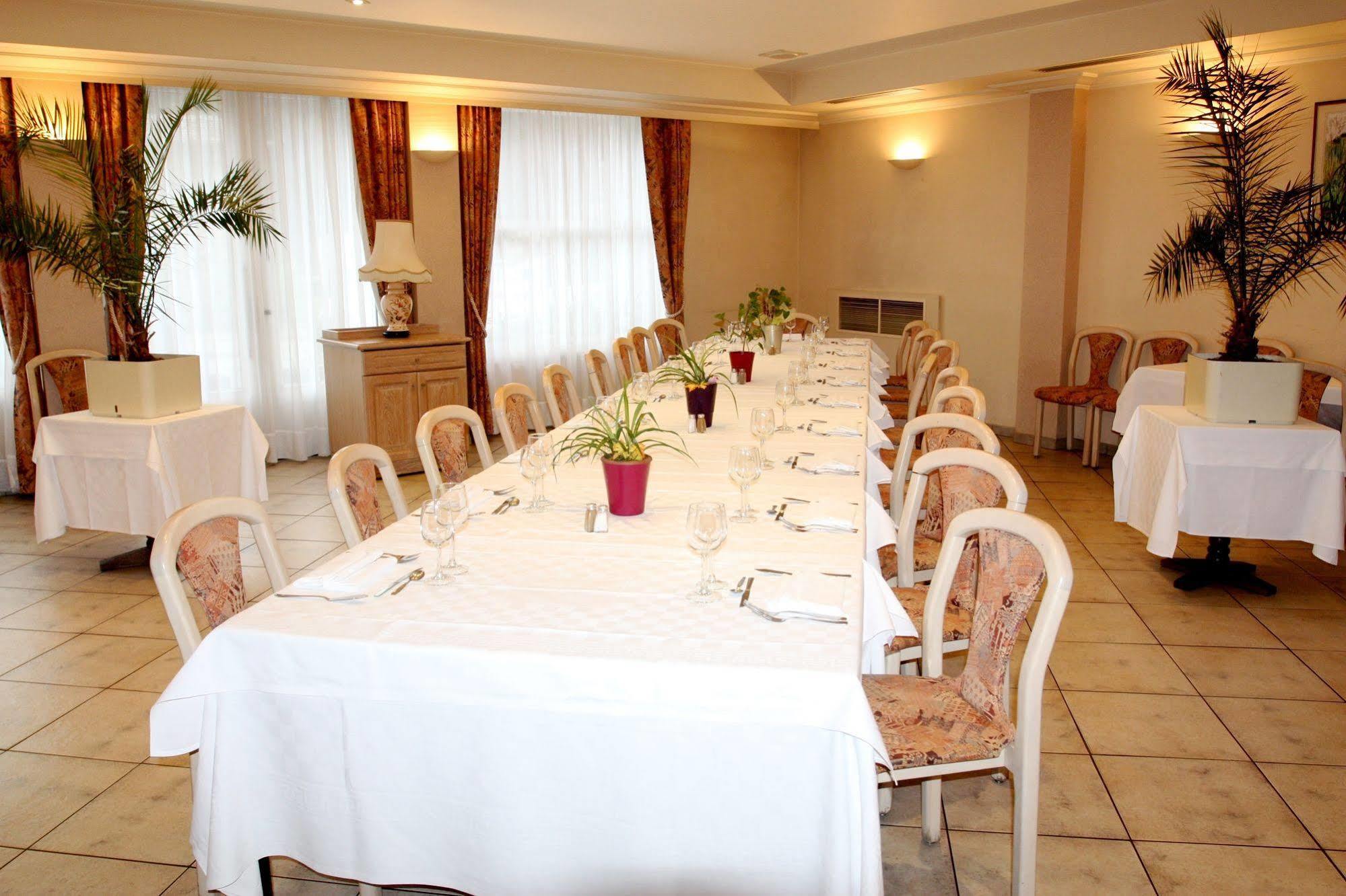Logis Hotel Restaurant Des Voyageurs Pont-de-Salars Dış mekan fotoğraf