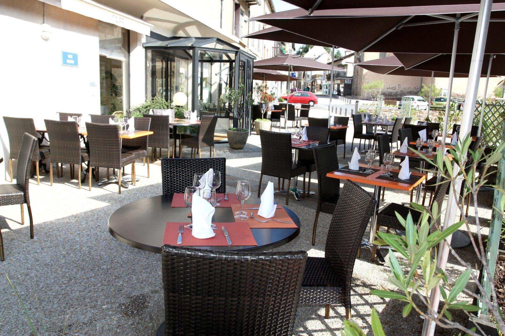 Logis Hotel Restaurant Des Voyageurs Pont-de-Salars Dış mekan fotoğraf