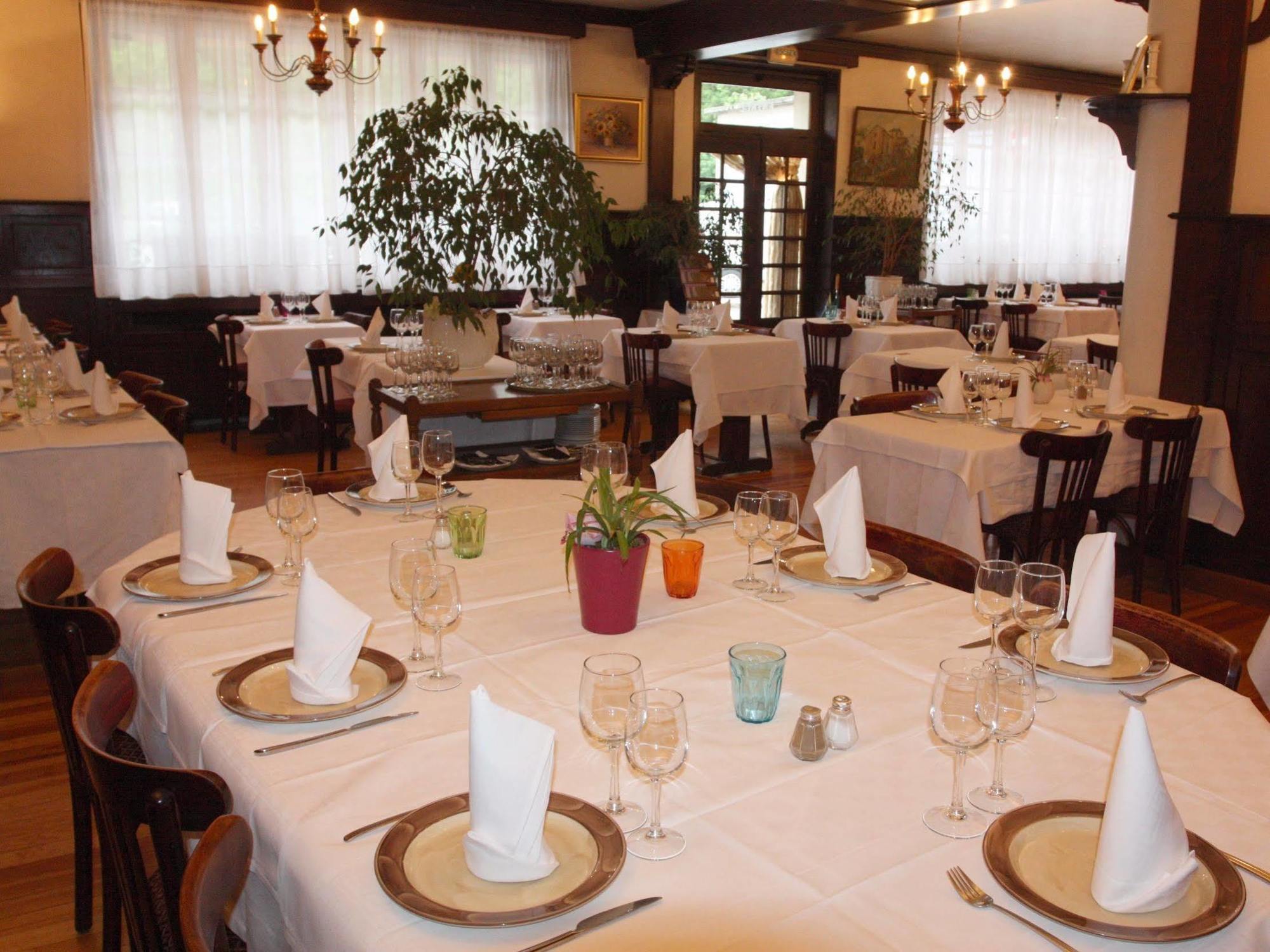 Logis Hotel Restaurant Des Voyageurs Pont-de-Salars Dış mekan fotoğraf
