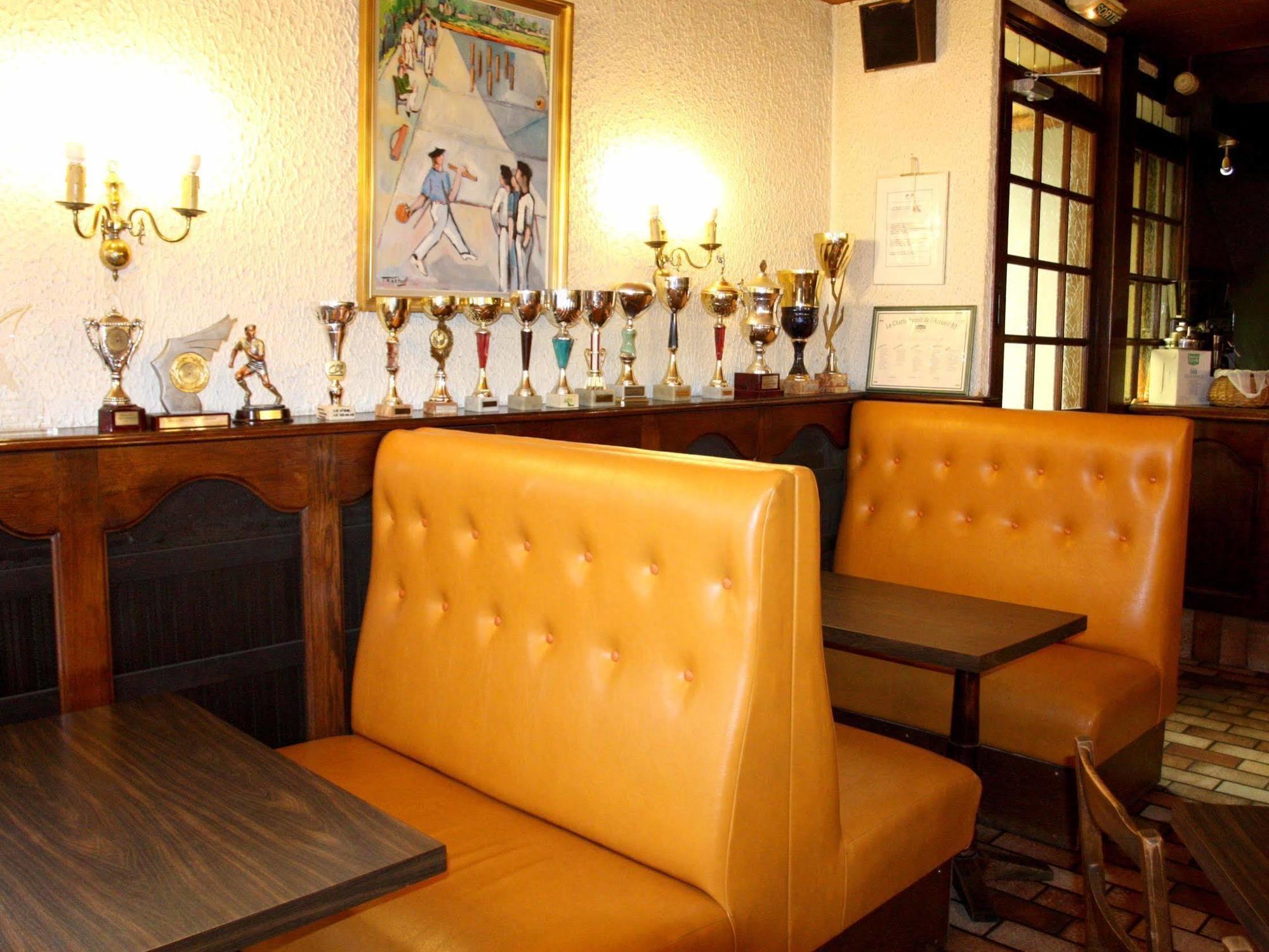 Logis Hotel Restaurant Des Voyageurs Pont-de-Salars Dış mekan fotoğraf