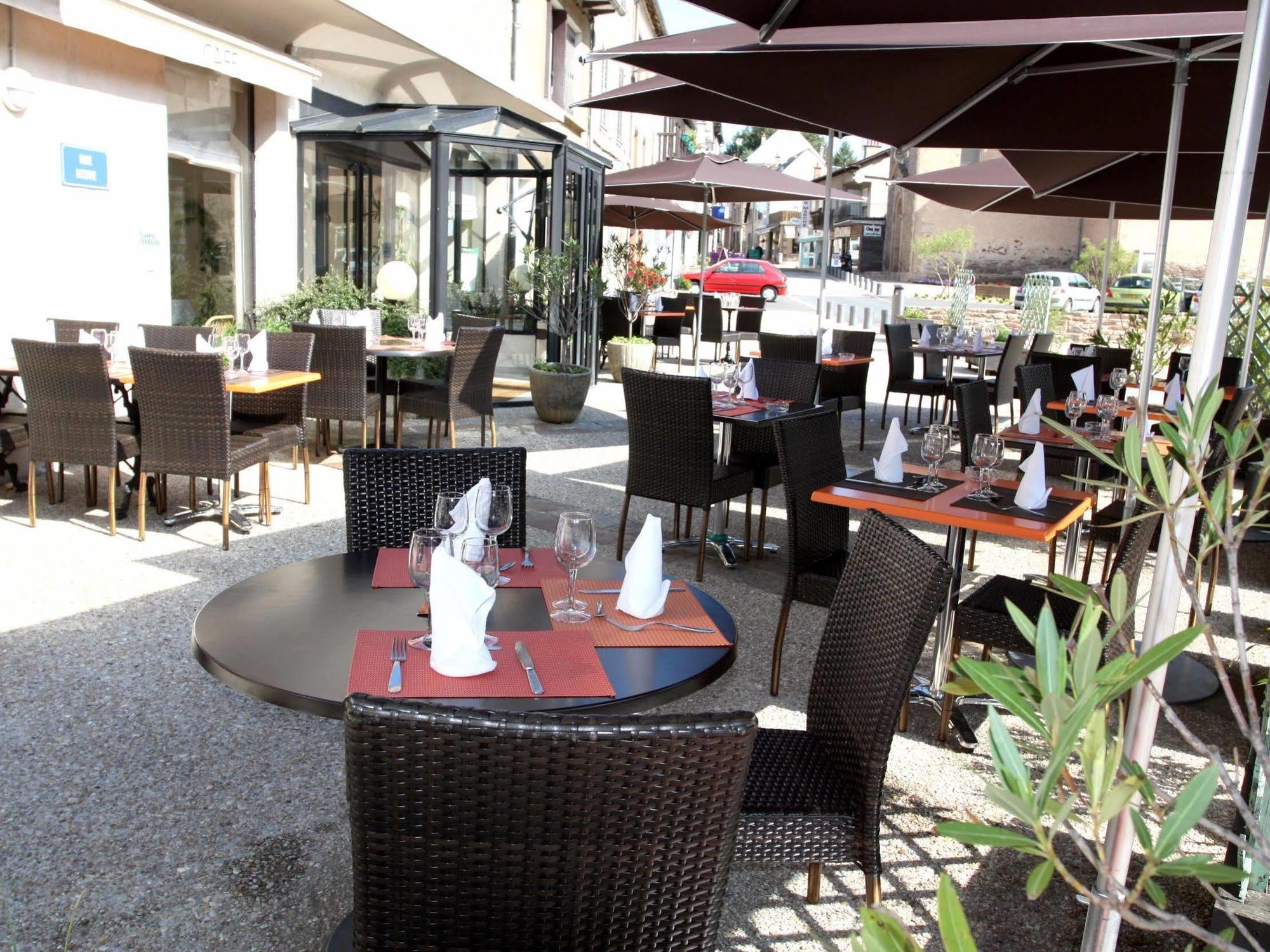 Logis Hotel Restaurant Des Voyageurs Pont-de-Salars Dış mekan fotoğraf