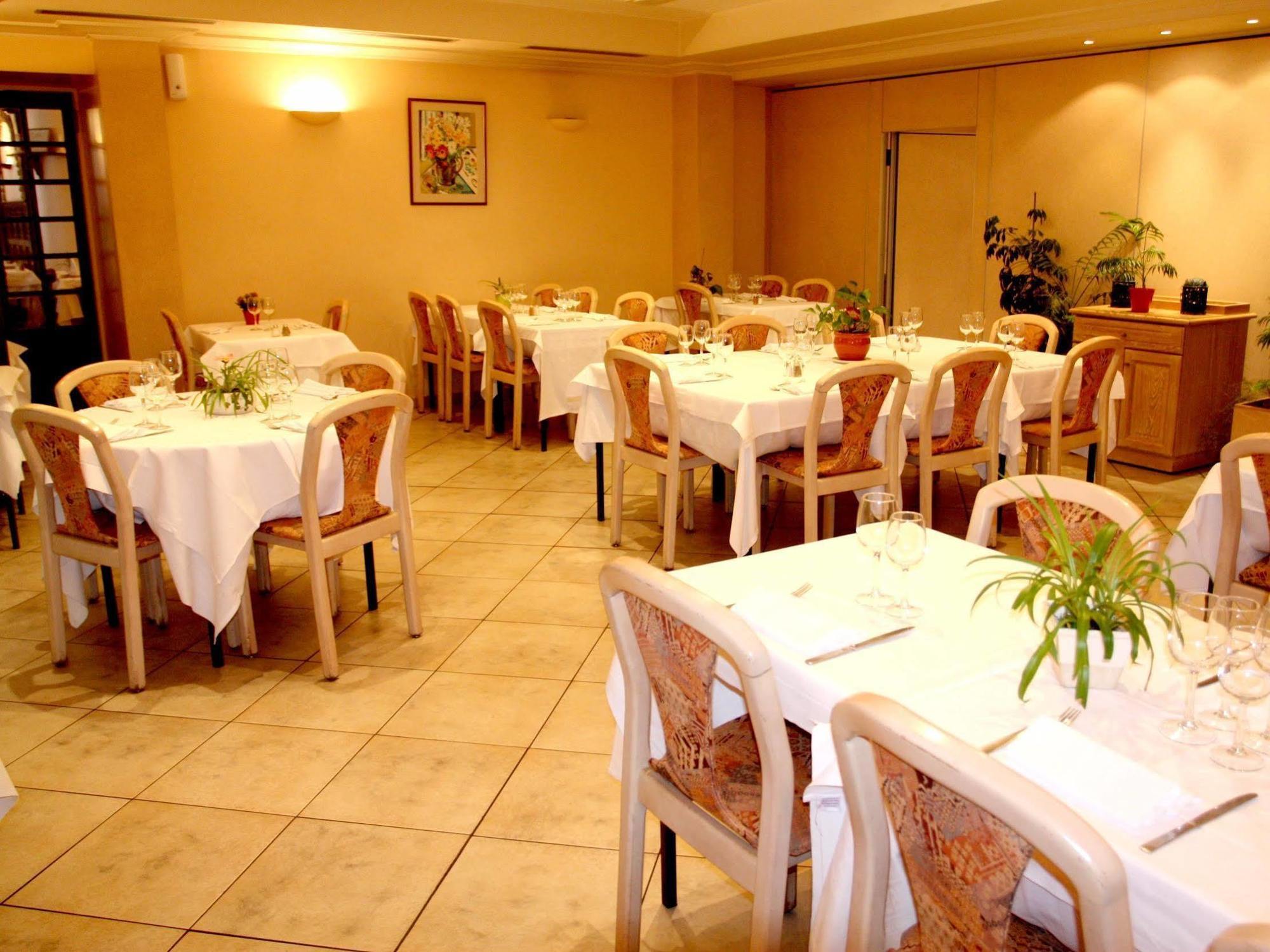 Logis Hotel Restaurant Des Voyageurs Pont-de-Salars Dış mekan fotoğraf