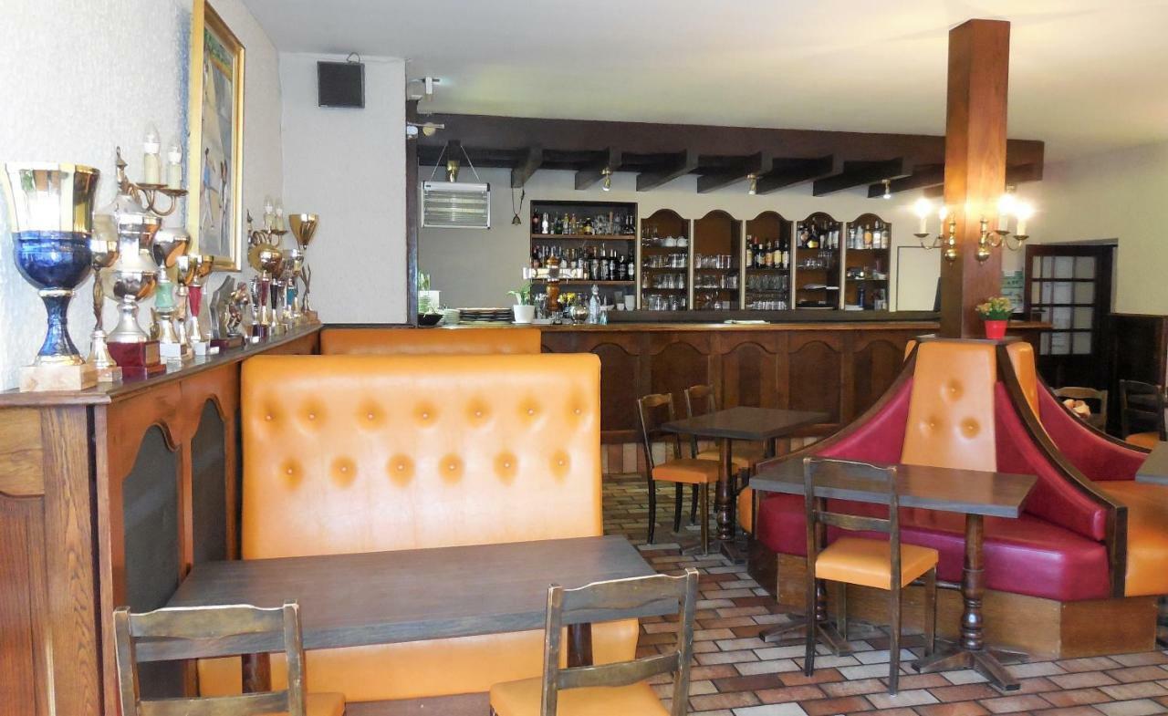 Logis Hotel Restaurant Des Voyageurs Pont-de-Salars Dış mekan fotoğraf