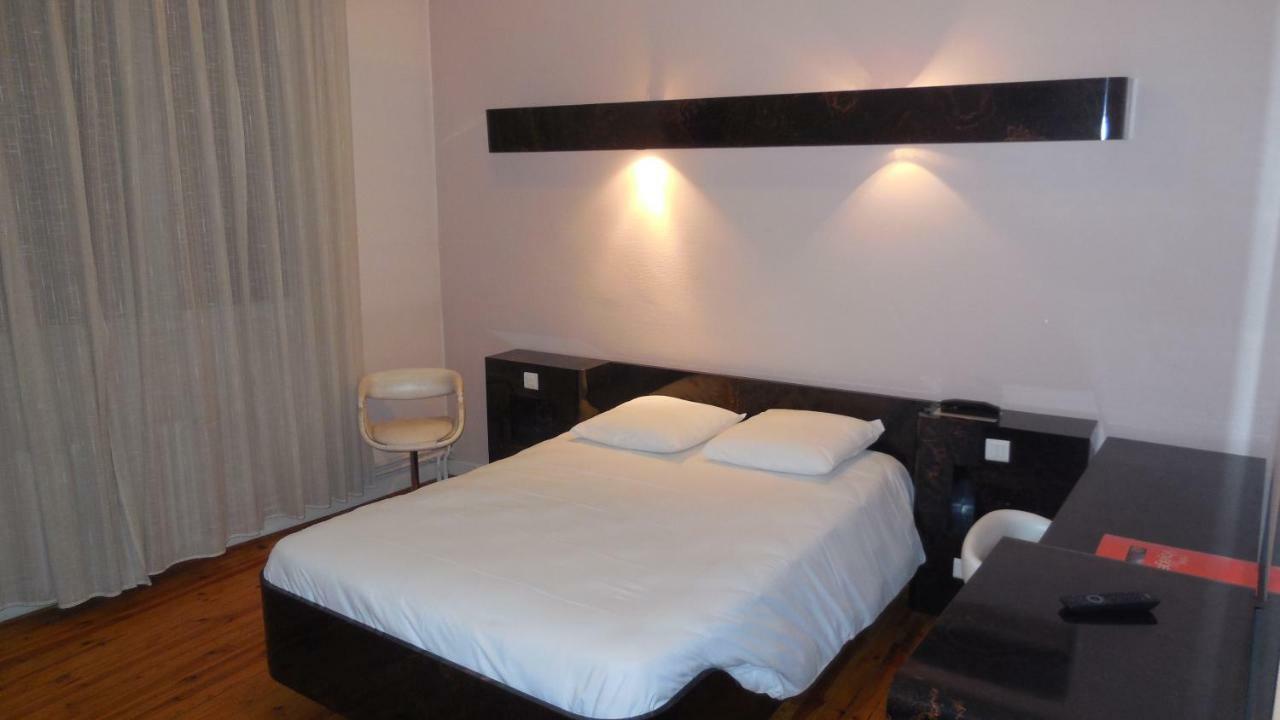 Logis Hotel Restaurant Des Voyageurs Pont-de-Salars Dış mekan fotoğraf