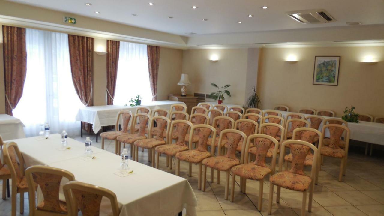 Logis Hotel Restaurant Des Voyageurs Pont-de-Salars Dış mekan fotoğraf